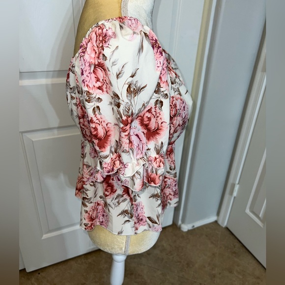 $5 BLOUSE SIZE L. NEW WITHOUT TAGS. $5 IF BUNDLED WITH 3 OR MORE ITEMS - Picture 5 of 8